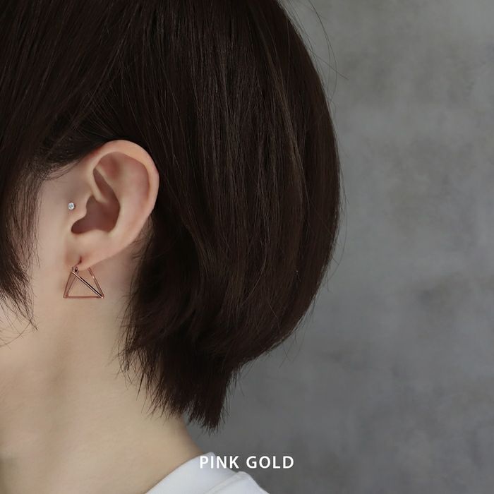 ピアス三角トライアングルモードシックスタイリッシュ金アレスタッドアクセサリー