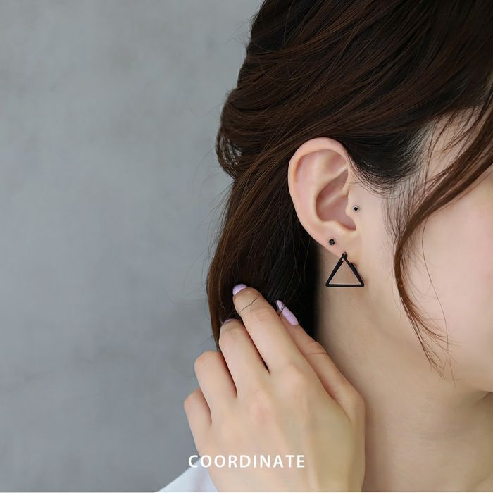 ピアス三角トライアングルモードシックスタイリッシュ金アレスタッドアクセサリー