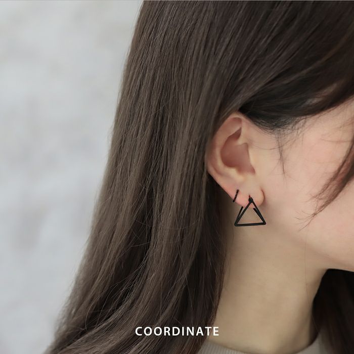ピアス三角トライアングルモードシックスタイリッシュ金アレスタッドアクセサリー