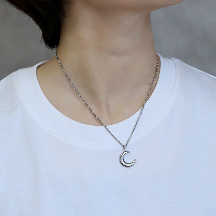 ネックレスペンダント月ムーンかわいいキレイ上品おしゃれぷっくり渋めサージカルステンレスあずきチェーンアクセサリー金属アレルギー対応つけっぱなし凛通販