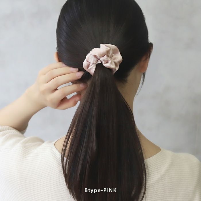 シュシュヘアアクセサリー2本セットパールランダム跡がつきにくいポニーテールナチュラルヘアゴム上品くすみカラーサテン生地光沢入園式卒園式オフィスカジュアル