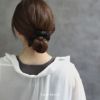シュシュヘアアクセサリー2本セットパールランダム跡がつきにくいポニーテールナチュラルヘアゴム上品くすみカラーサテン生地光沢入園式卒園式オフィスカジュアル