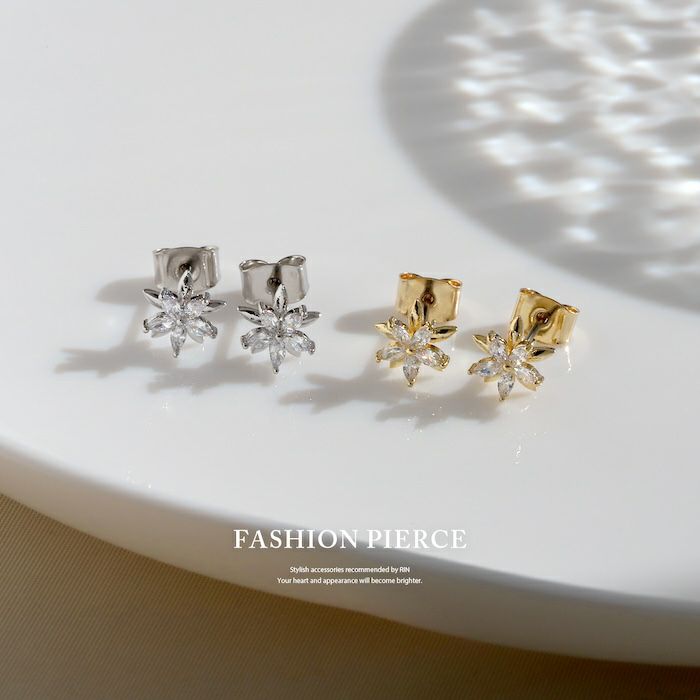 ピアス18Kコーティング花フラワーCZストーンきれいスタッドアクセサリー