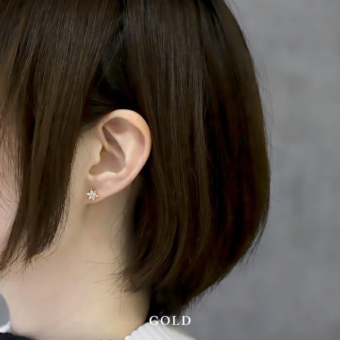 ピアス18Kコーティング花フラワーCZストーンきれいスタッドアクセサリー