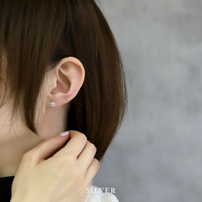 ピアス18Kコーティング花フラワーCZストーンきれいスタッドアクセサリー