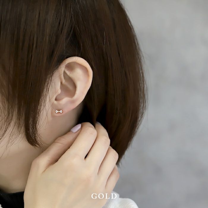 ピアス18Kコーティング花フラワーCZストーンきれいスタッドアクセサリー